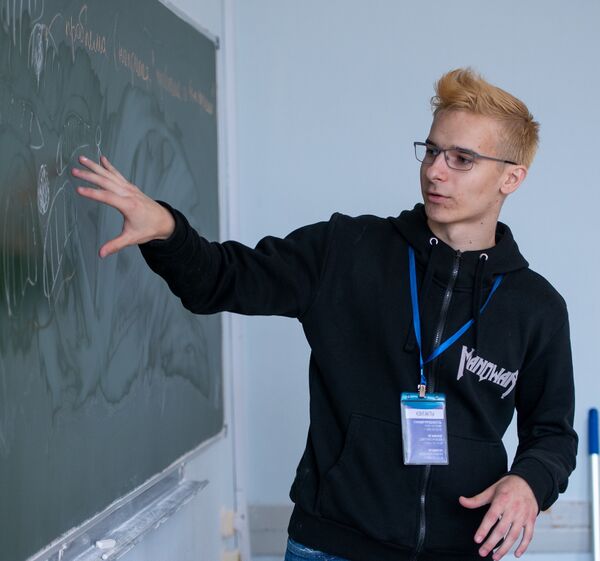 Гущин Дмитрий Денисович