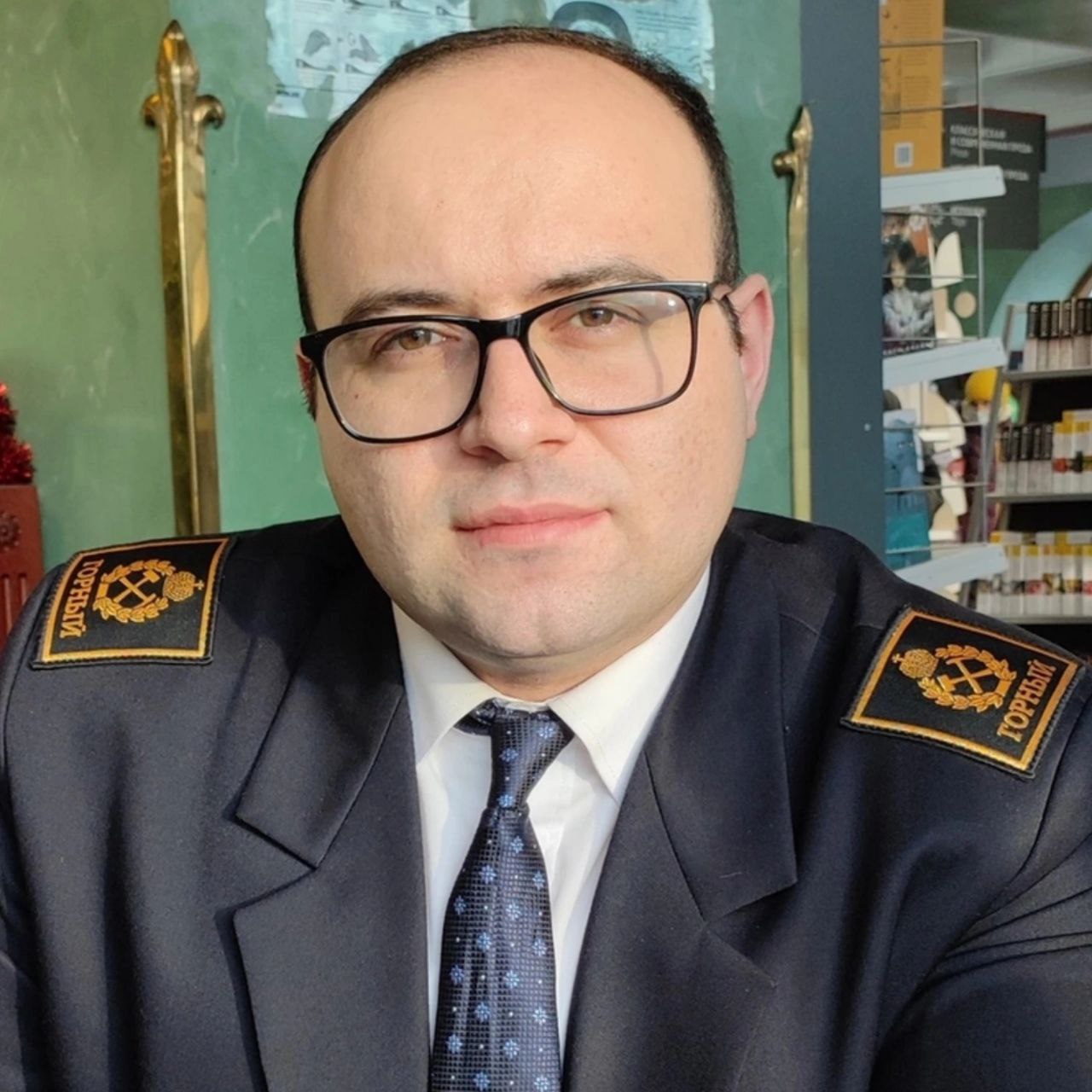 Давардуст Хади -