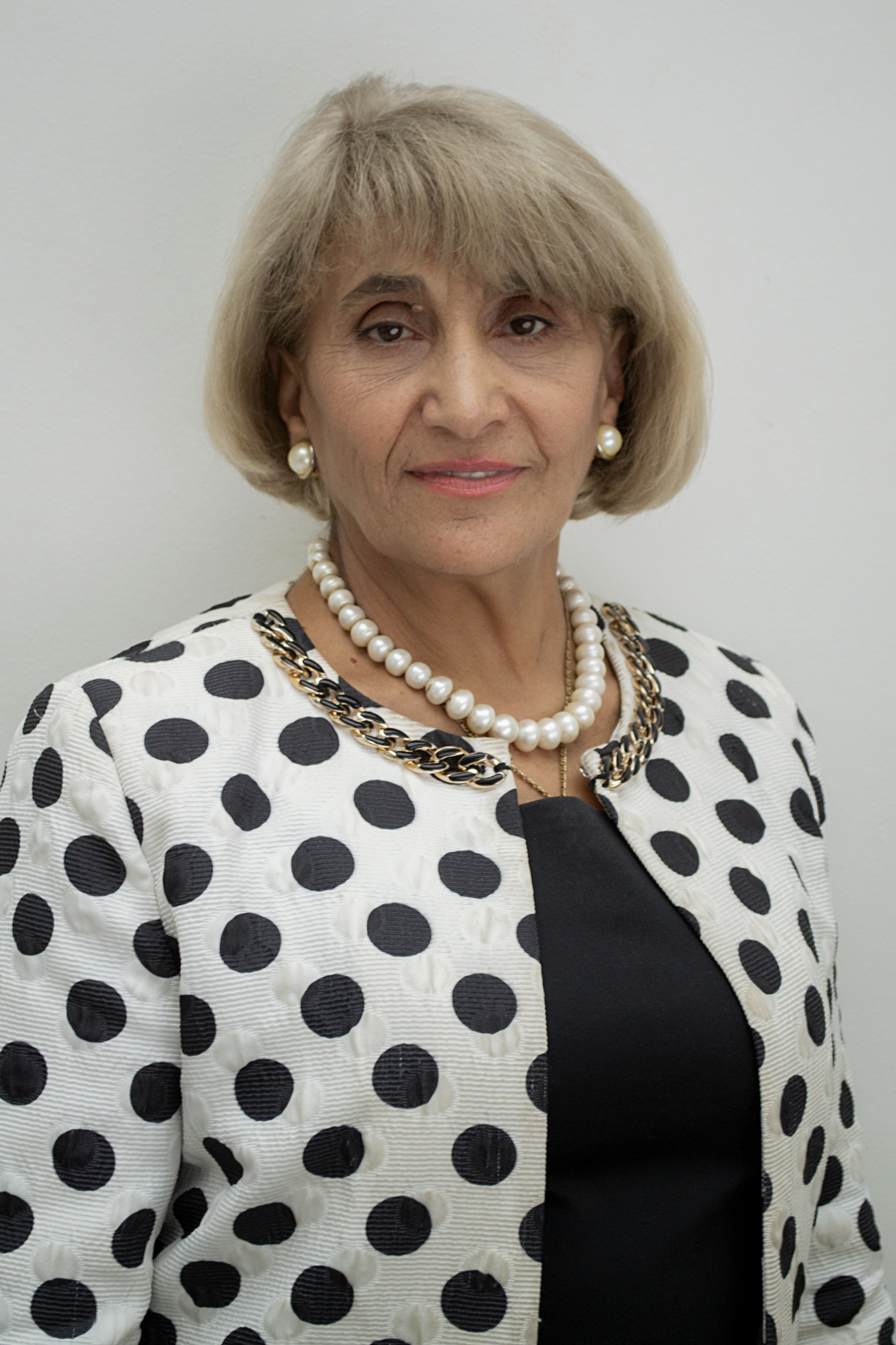 Оганесян Елена Айказовна