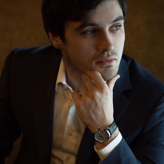 Комолов Артем Леонидович